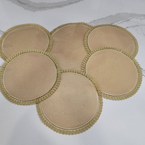 Vintage floral metalic potholders trivets place mats. 5 at 9.5" and 1 at 12". - Picture 8 of 9